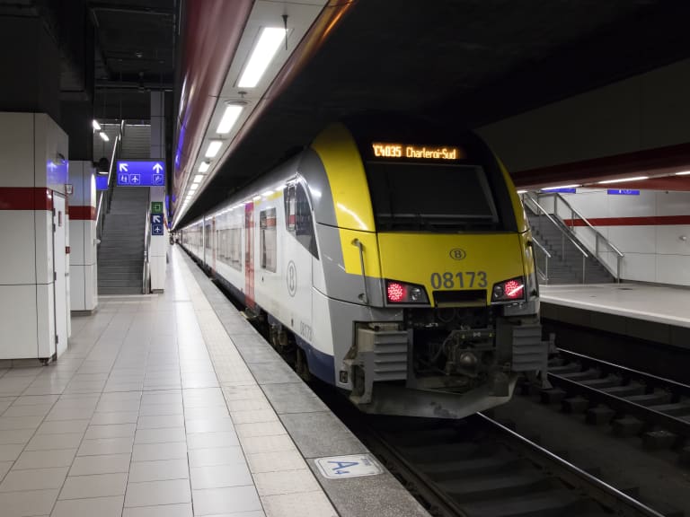 Charleroi Flughafen Bahnhof| ©Jeremy Segrott
