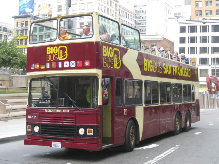 Turistbuss genom San Franciscos gator| ©megabus13601