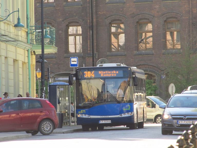 Buss till gruvorna genom Krakóws gator| ©Janusz Jakubowski