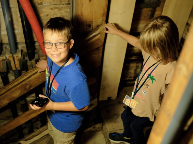 Kinder besuchen die Minen| ©Lars Plougmann