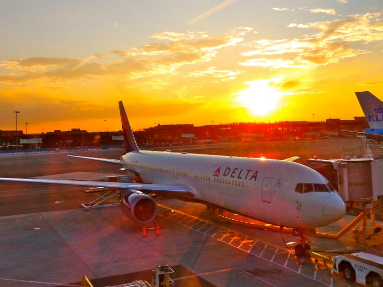 從甘迺迪機場出發的航空公司 Delta Companies。| ©Sara Lou