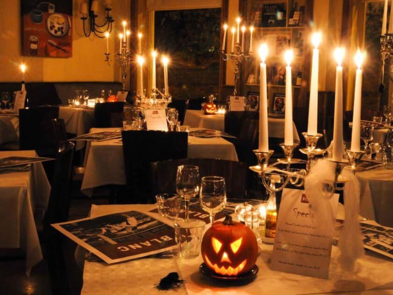 Halloween Restaurant Settings| ©Alfa