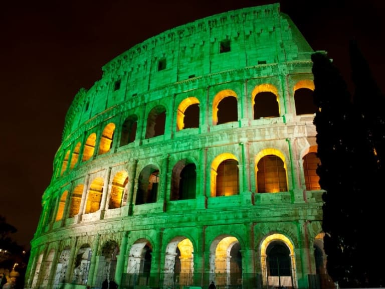 Das Kolosseum wird am St. Patrick's Day grün beleuchtet| ©Federico