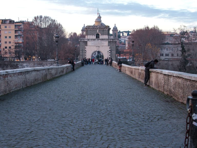 走過羅馬的米爾維亞大橋| ©Vincenzo Petrucci