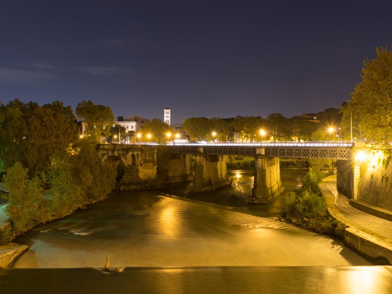 羅馬夜間的帕拉廷橋| ©Luigi Coccia