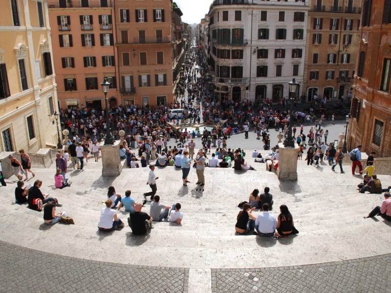 在 Scalinata di Trinità dei Monti 上| ©Kevin Gessner