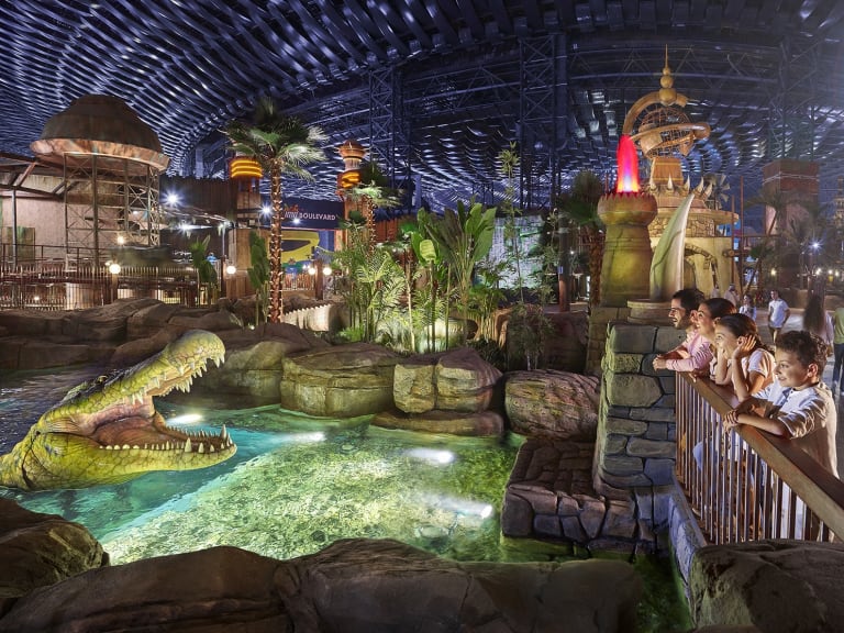 在 IMG 冒險世界主題樂園| ©OneTwoTrip Travel Expert