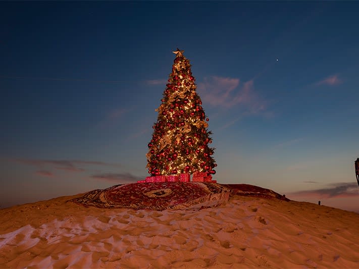 Bab Al Shams Weihnachtsbaum| ©WhatsOne