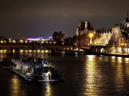 塞纳河夜游| ©Bateaux