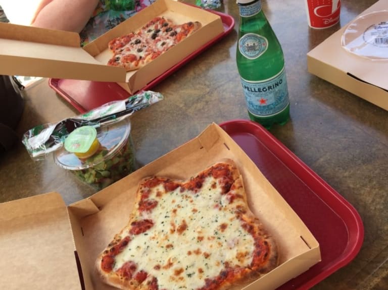 在 Pizzeria Bella Notte 吃披薩| ©Elodie F