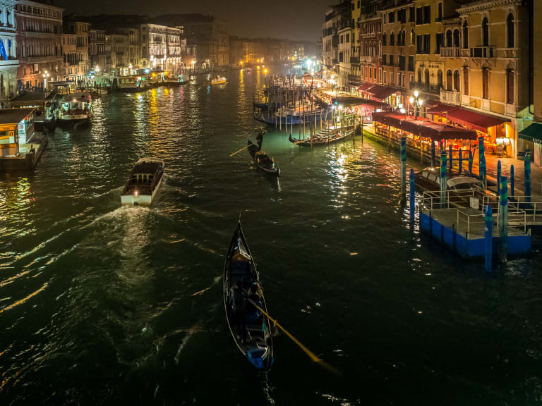夜遊貢多拉| ©Sergey Galyonkin