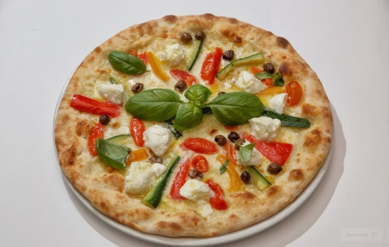 Trattoria Pizzeria da Mamo 的 Caprese 披薩| ©skormama