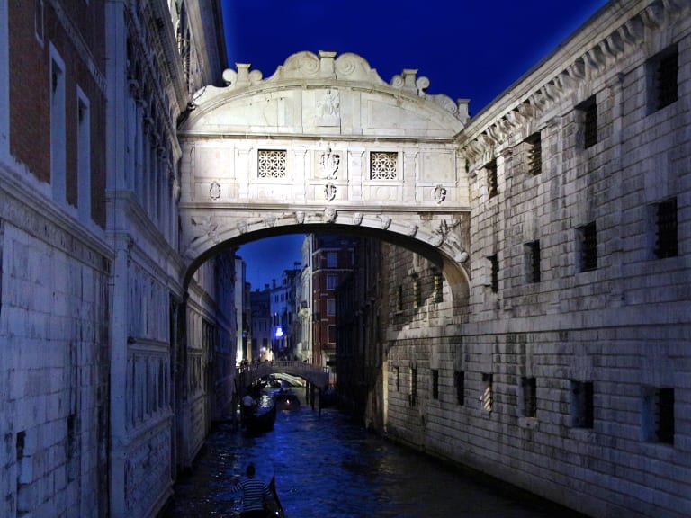 夜晚的嘆息橋| ©Marit & Toomas Hinnosaar