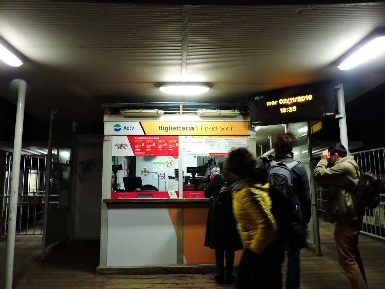新加坡捷運售票站| ©Dimitris Kamaras