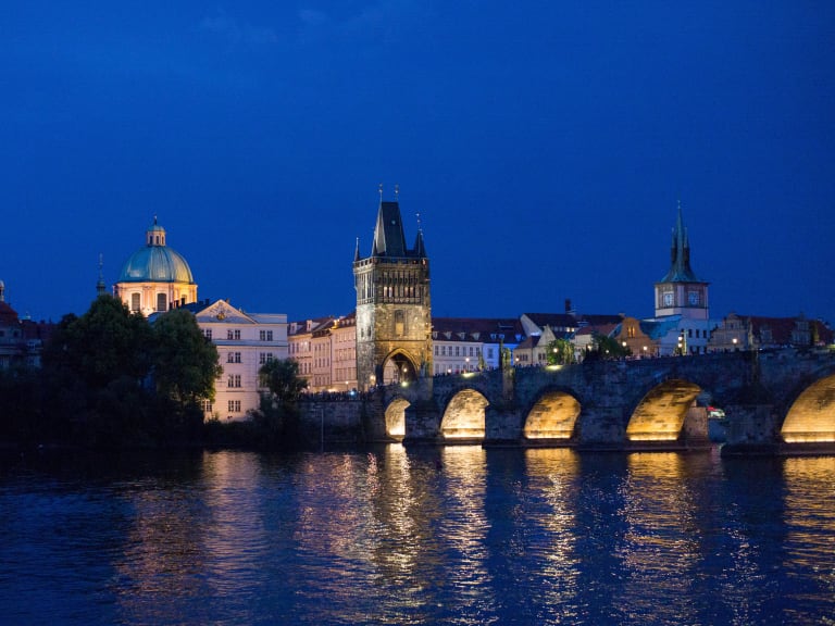 Blick auf die Brücke bei Nacht| ©R Boed