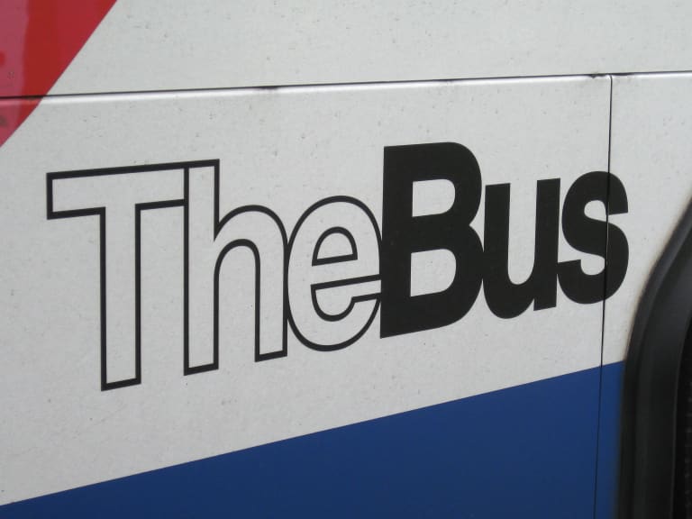歐胡島上的巴士| ©Simon_sees