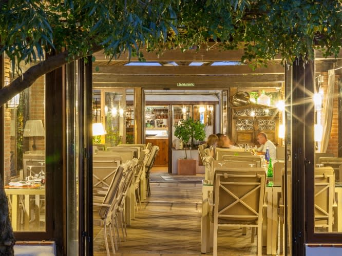 Alcadima Restaurant| ©Travis and Taska