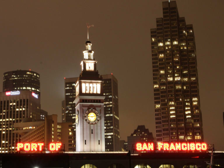 Ferry Building bei Nacht| ©Pargon