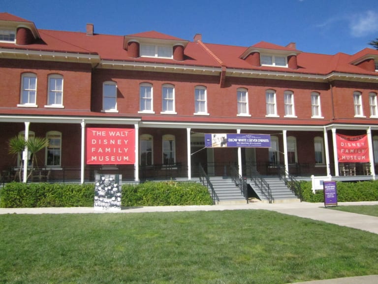 Eingang zum Walt Disney Museum| ©Blake Handley