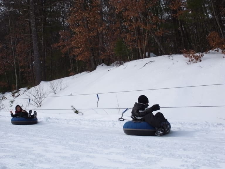 Snow tubing| ©dori