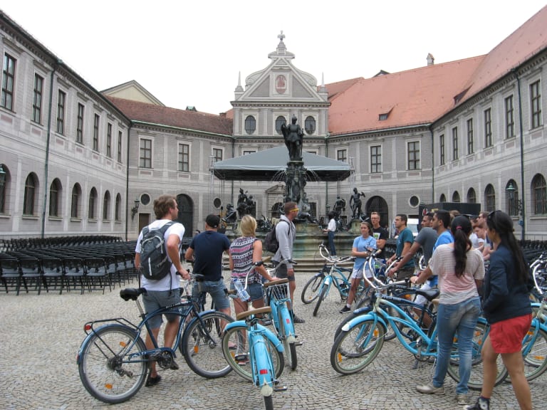 Getting to know Munich by bicycle| ©travellingschel