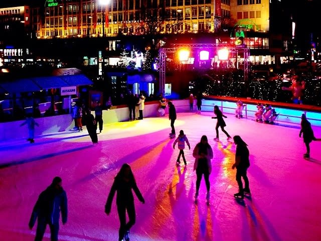 在 Münchner Eiszauber 滑冰| ©Michelle Dessler