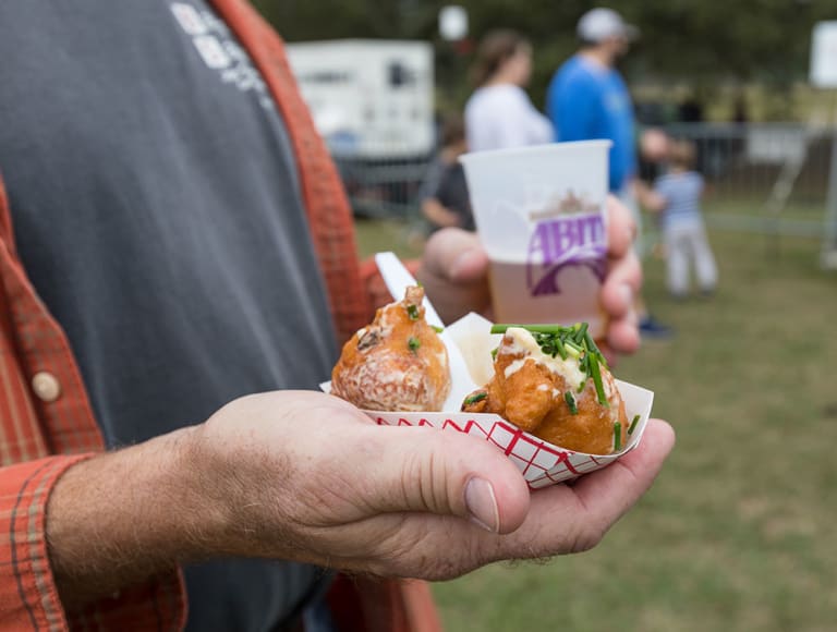 Jedzenie na Beignet Fest| ©dennis dahn