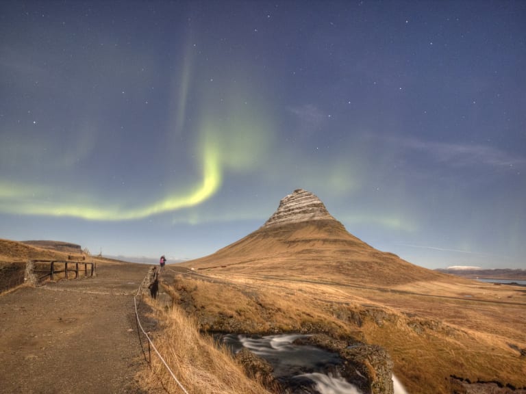 Kirkjufell 和北極光| ©Alexandre Breveglieri