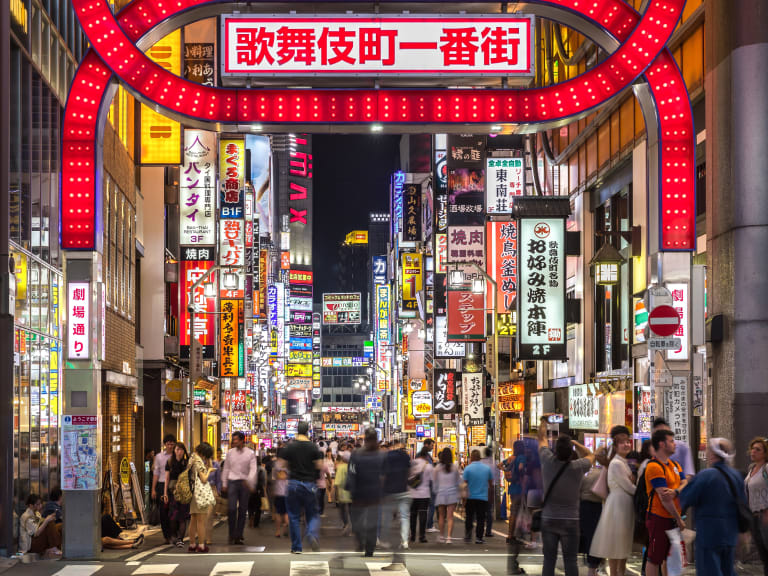 歌舞伎町| ©Basile Morin