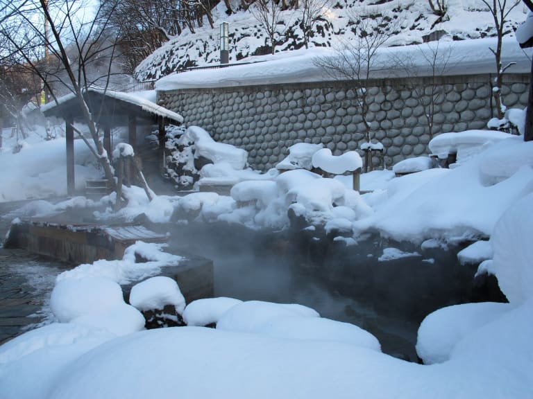 Onsen im Winter| ©miki yoshihito