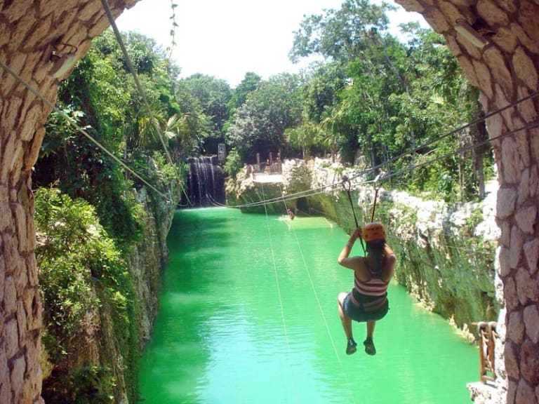 在坎昆玩滑索| ©Dtraveller Cancun