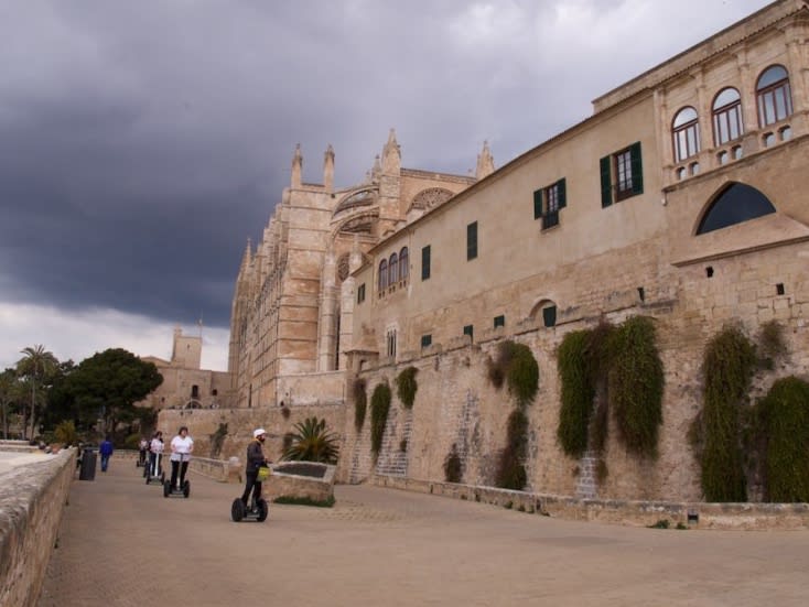 On a Segway around the cathedral| ©MacP2007
