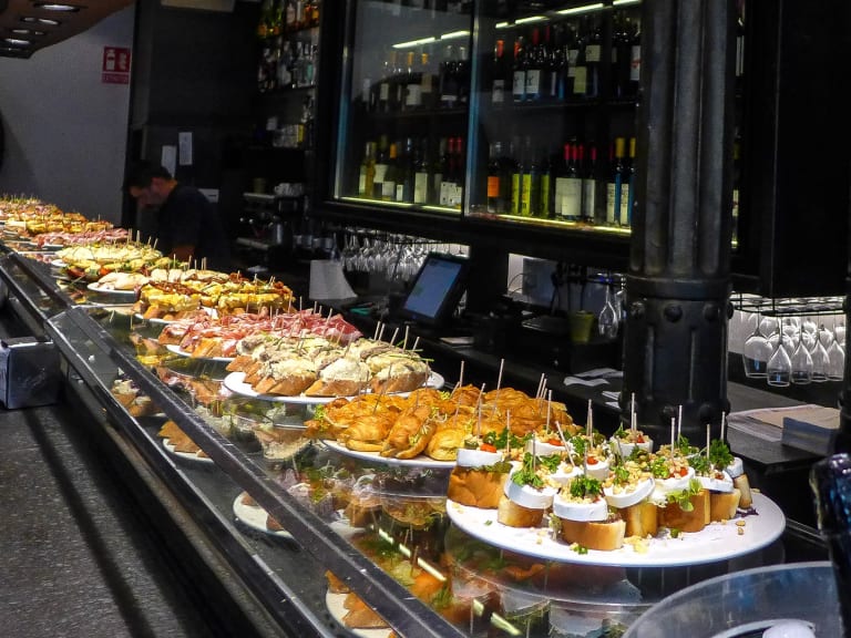 品嚐 Pintxo| ©Ulrike Parnow