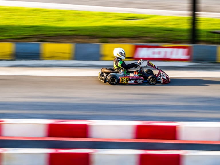 Kartfahrer| © Goh Rhy Yan