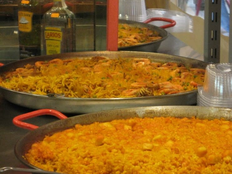Cooking paella| ©Marijke Blazer