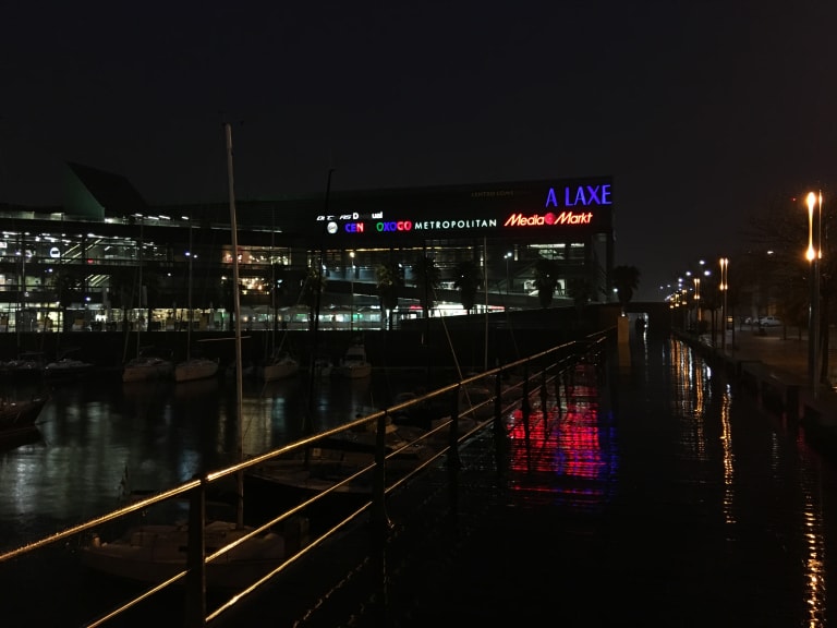 夜晚的維哥港| ©Sergei Gussev