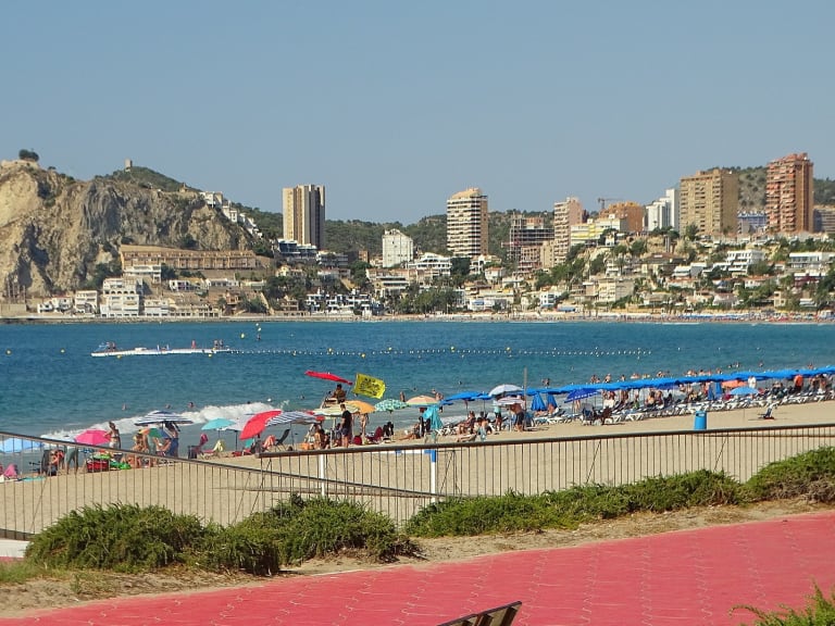 Poniente 海灘爆滿|©Jose A.