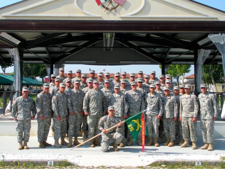 사진 촬영을 위해 포즈를 취하는 군인들|©1st Mission Support Command The largest federal US Army Command in the Caribbean