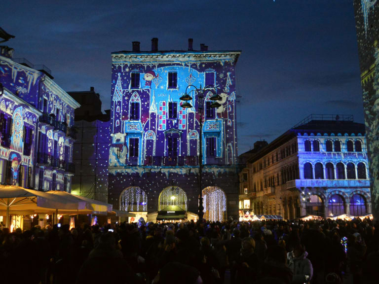 Christmas lights| ©Valerio_D