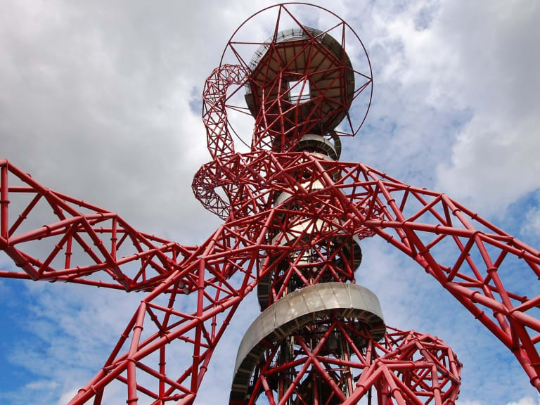從下方俯瞰 ArcelorMittal Orbit|©Istvan