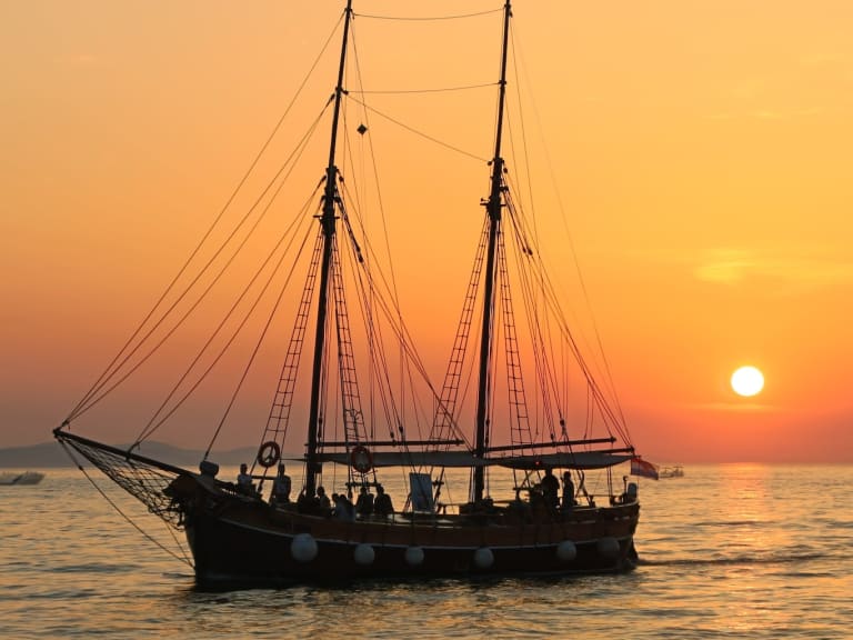 Boat at sunset|© Katherine McCormack