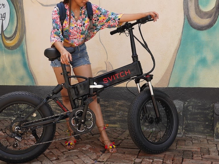 女子與電動自行車|©Svitch Bike