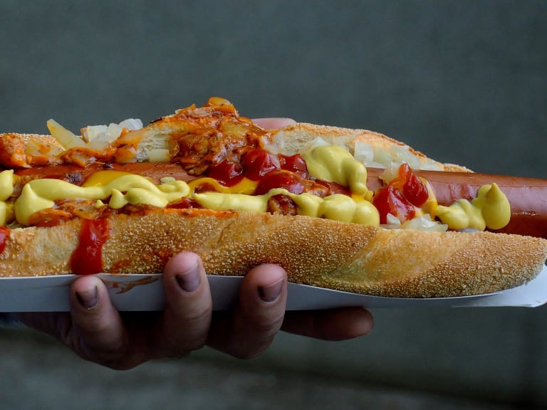 Essen im Stadion| ©Bruce J Biege
