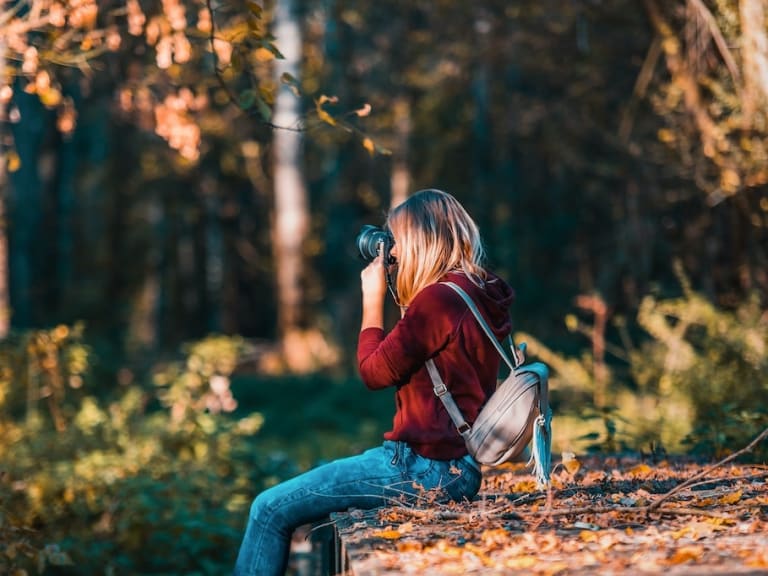 Taking photos in the park| © Hellotickets