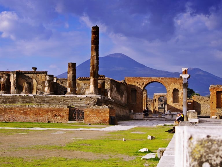 Views of Vesuvius taken from the ruins of Pompeii|©Diego Rodríguez