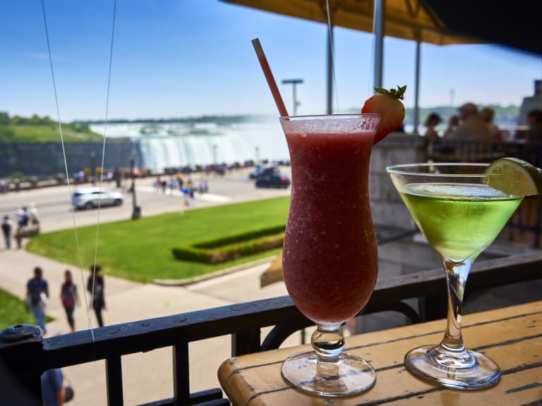 Cocktails in Niagara Falls| ©HammyCri
