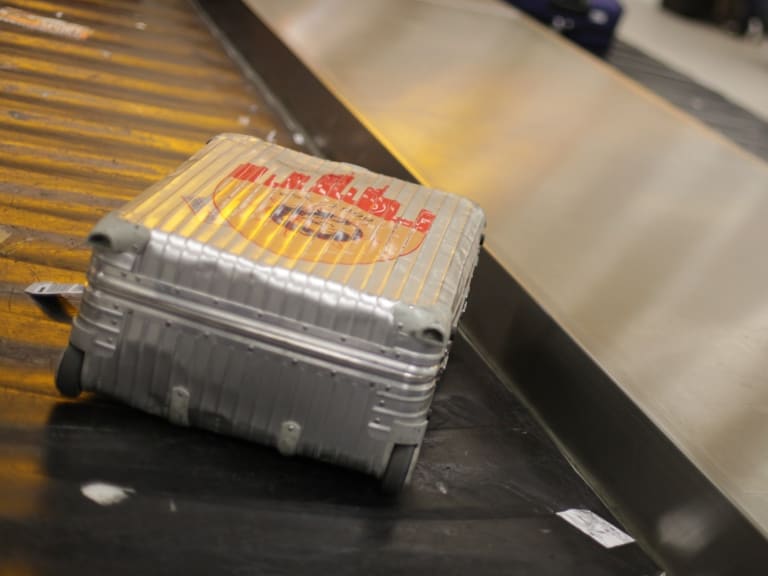 airport travel suitcase|© Dimitri Karastelev