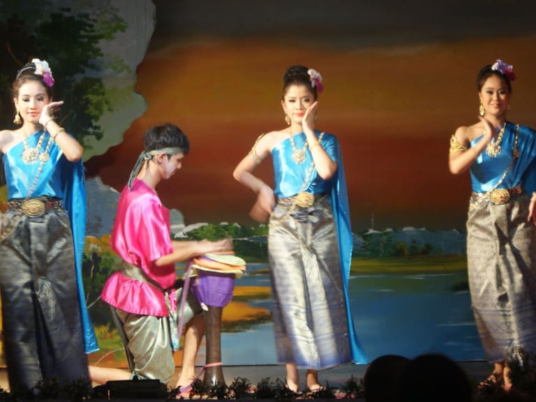 諾帕拉特晚餐與表演|©Alan & Flora Botting