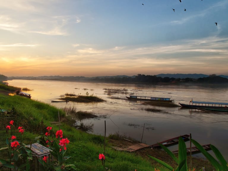 在湄公河畔度过一个夜晚，泰国|©Alex Shcherbakov