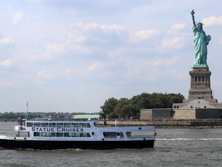 Statue of Liberty:|©apardavila